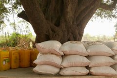 Coronavirus-Food-Donations-for-the-Villagers-in-Buram-100schools.org-2