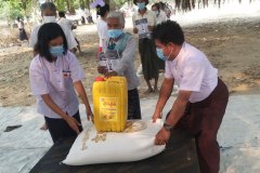 Coronavirus-Food-Donations-for-the-Villagers-in-Buram-100schools.org-4